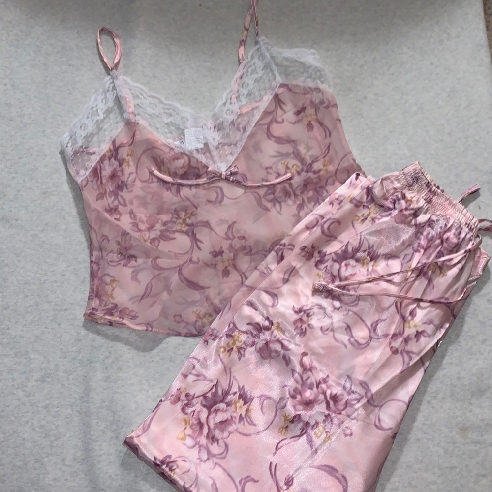 Be- comfee‎ Lingerie Co Pink Floral Satin Pajamas